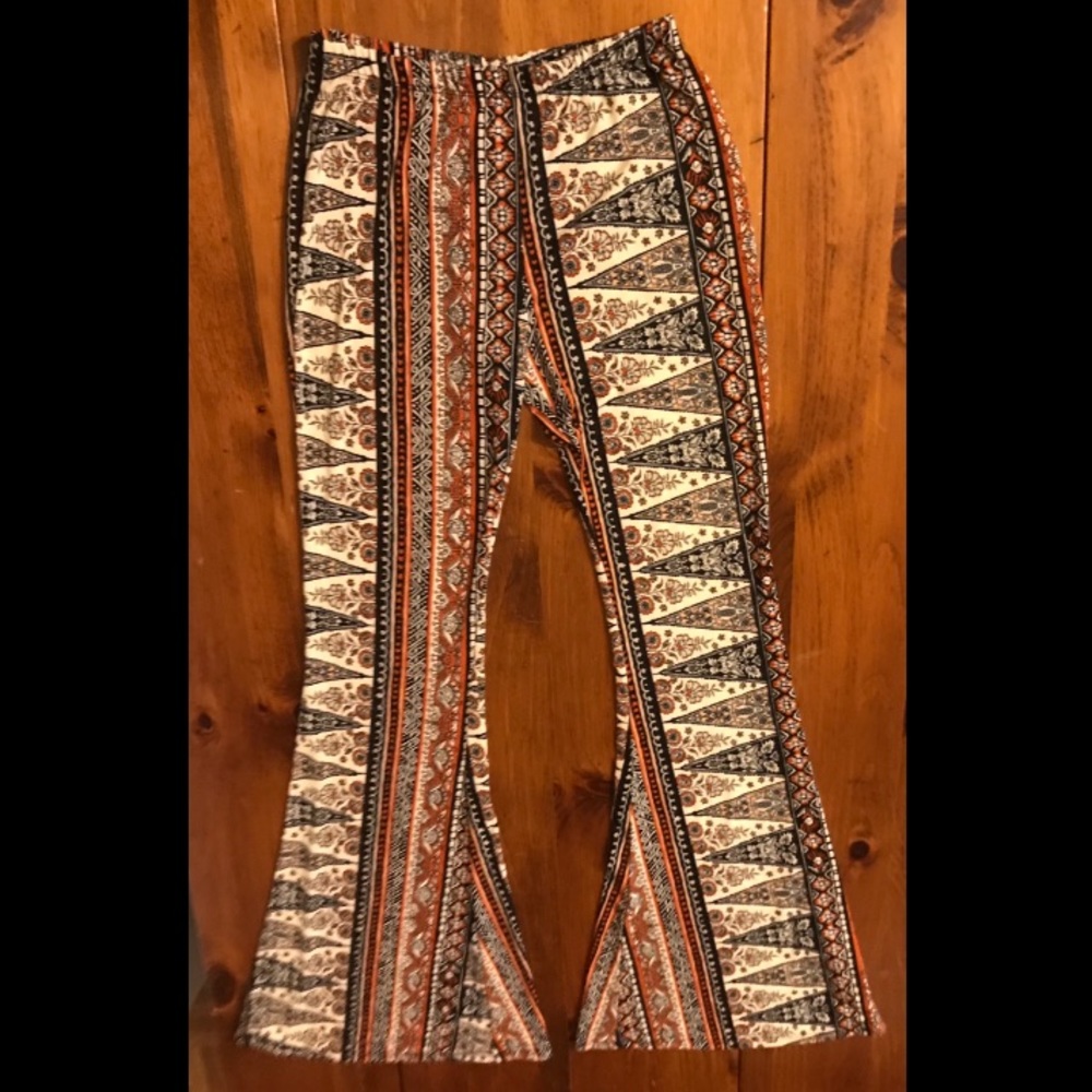 The softest bell bottom leggings 🧡